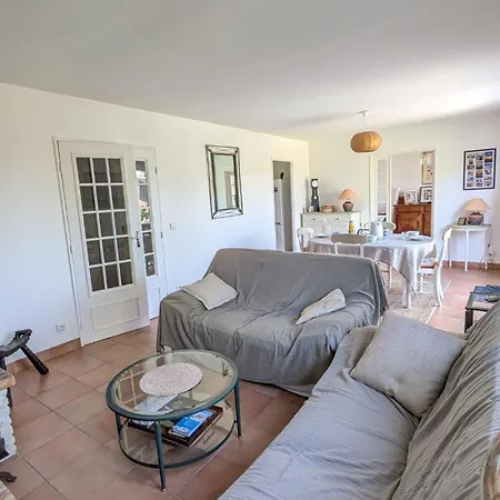 Holiday home Echapee Blonvillaise, Maison Familiale Avec Jardin