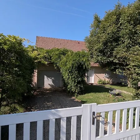 Holiday home Echapee Blonvillaise, Maison Familiale Avec Jardin Blonville-sur-Mer