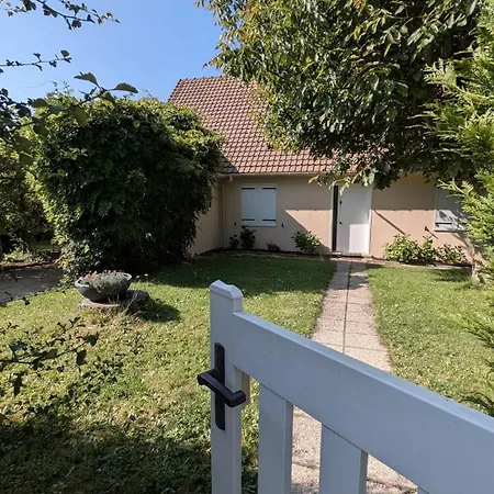Holiday home Echapee Blonvillaise, Maison Familiale Avec Jardin Blonville-sur-Mer